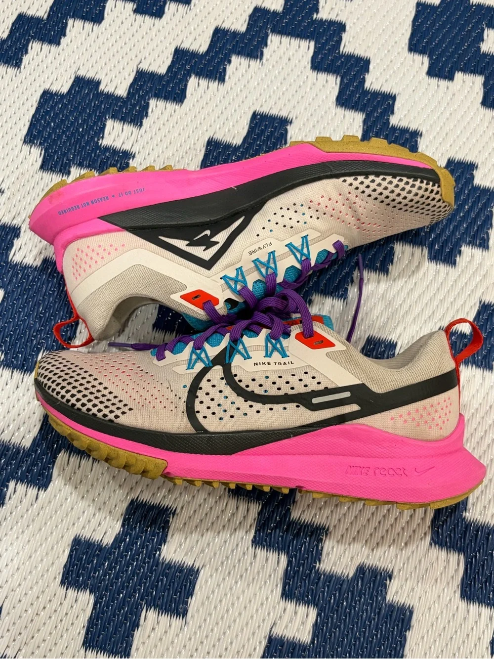 Nike Pegasus Trail 4 Women’s Running Hiking Shoes Size 9